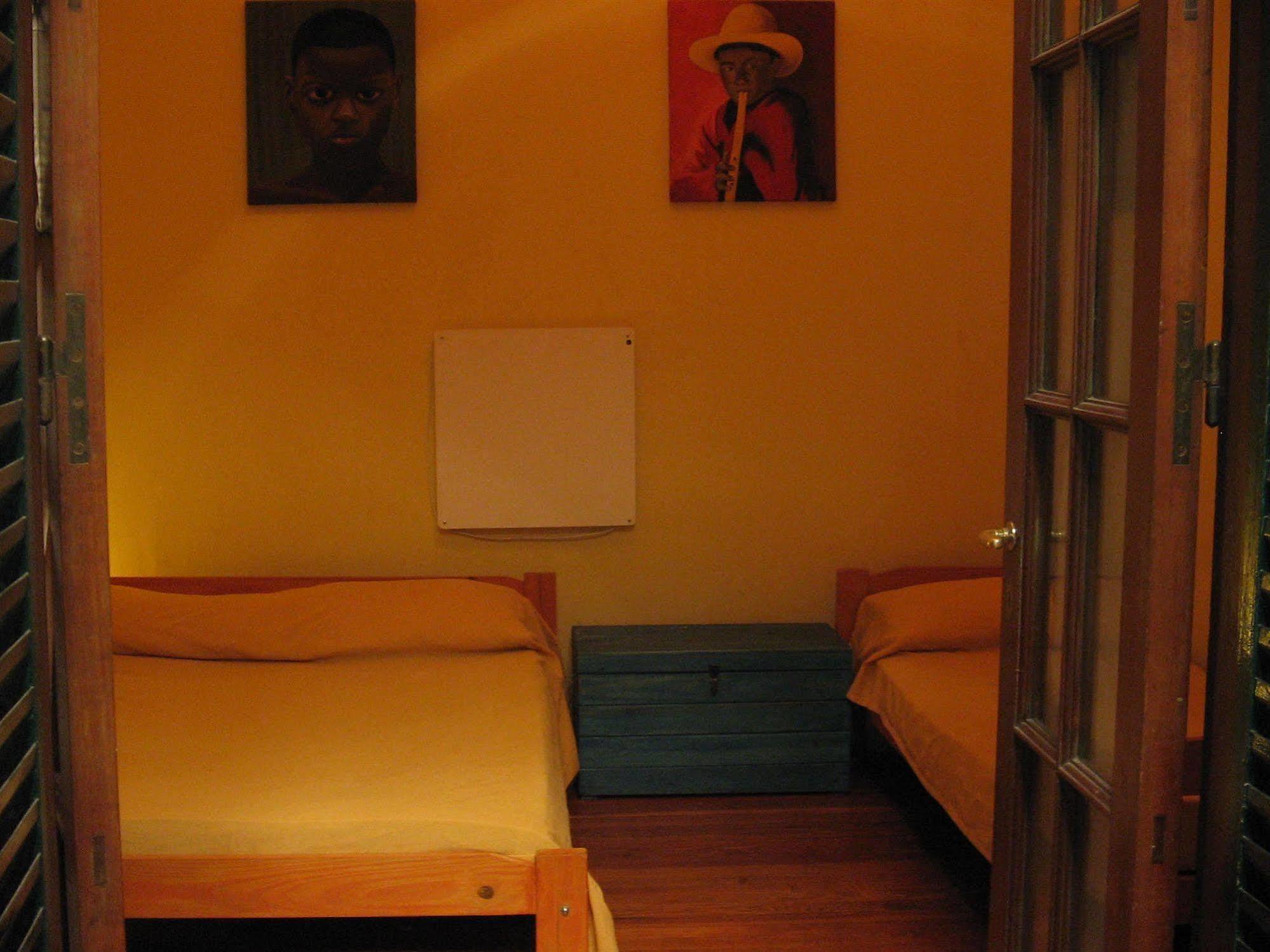VI Luz Y Entre Hostel بوينس آيرس المظهر الخارجي الصورة