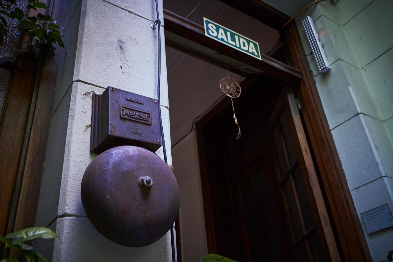 VI Luz Y Entre Hostel بوينس آيرس المظهر الخارجي الصورة